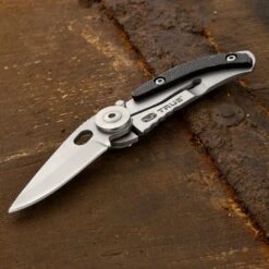 True Utility Skeleton Knife 8 True Utility Skeleton Knife -Camping Soldes Boutique couteau true utility skeleton knife 03