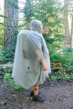 Six Moon Designs Gatewood Cape -Camping Soldes Boutique six moon design gatewood cape 02