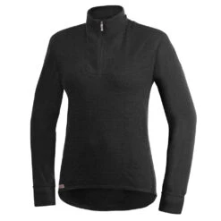 Woolpower Zip Turtleneck 400 -Camping Soldes Boutique zip turtleneck 400 black women isolated